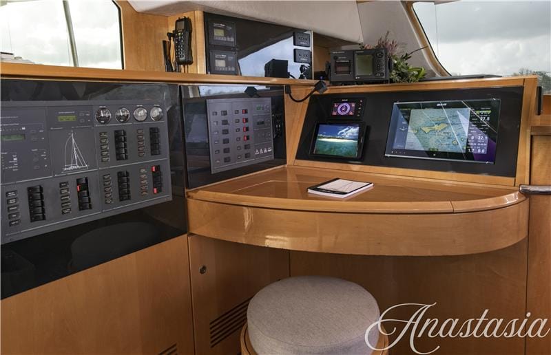 Catamaran Anastasia - Captain station - High Point Yachting