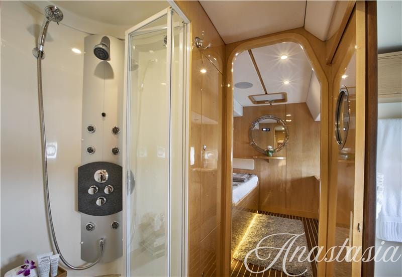 Catamaran Anastasia - bathroom - High Point Yachting