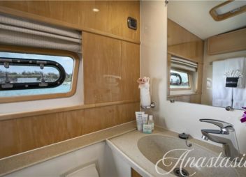 Catamaran Anastasia - bathroom - High Point Yachting