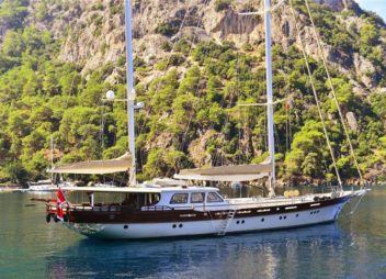 Zelda 40 meter luxury gulet, elegant, stylish & spacious yacht charter. Enjoy comfort, al fresco dining & movie nights - High Point Yachting