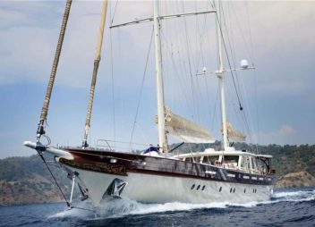 Zelda 40 meter luxury gulet, elegant, stylish & spacious yacht charter. Enjoy comfort, al fresco dining & movie nights - High Point Yachting