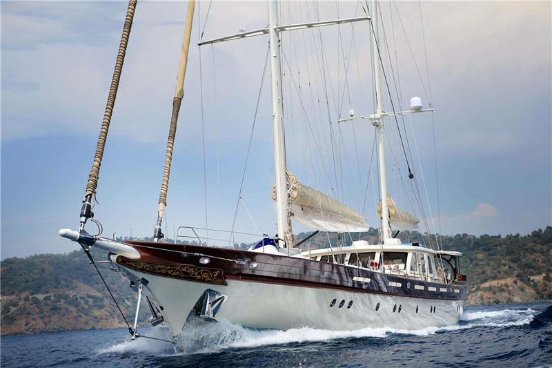 Zelda 40 meter luxury gulet, elegant, stylish & spacious yacht charter. Enjoy comfort, al fresco dining & movie nights - High Point Yachting