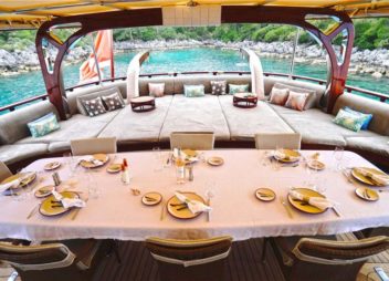 Best Yacht Charters With Classy Lunch on Sea - High Point Yachting
