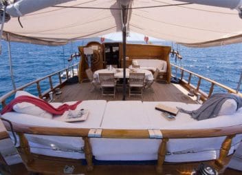 Aft deck seating on Atalante