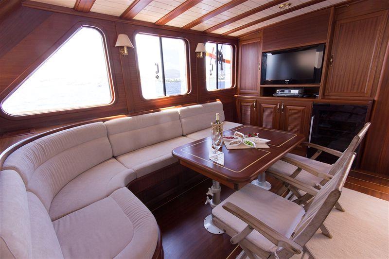Turkey yacht charter Atalante salon