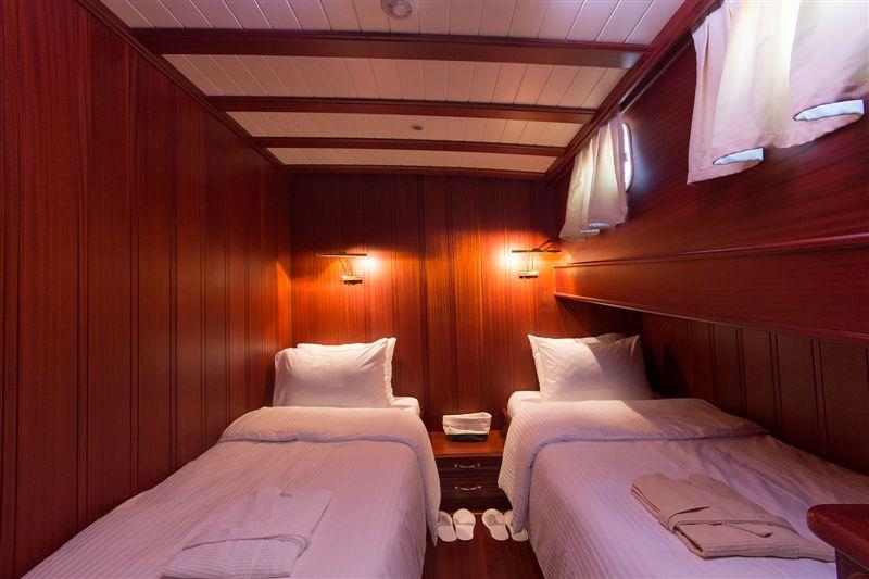 yacht charter Atalante twin cabin