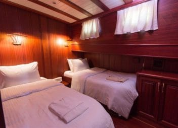 Yacht charter Atalante twin