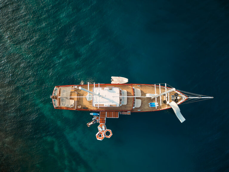 Motor Sailer Corsario Exterior