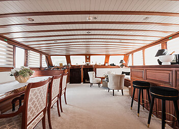 Dolce Vita Salon Wide Angle