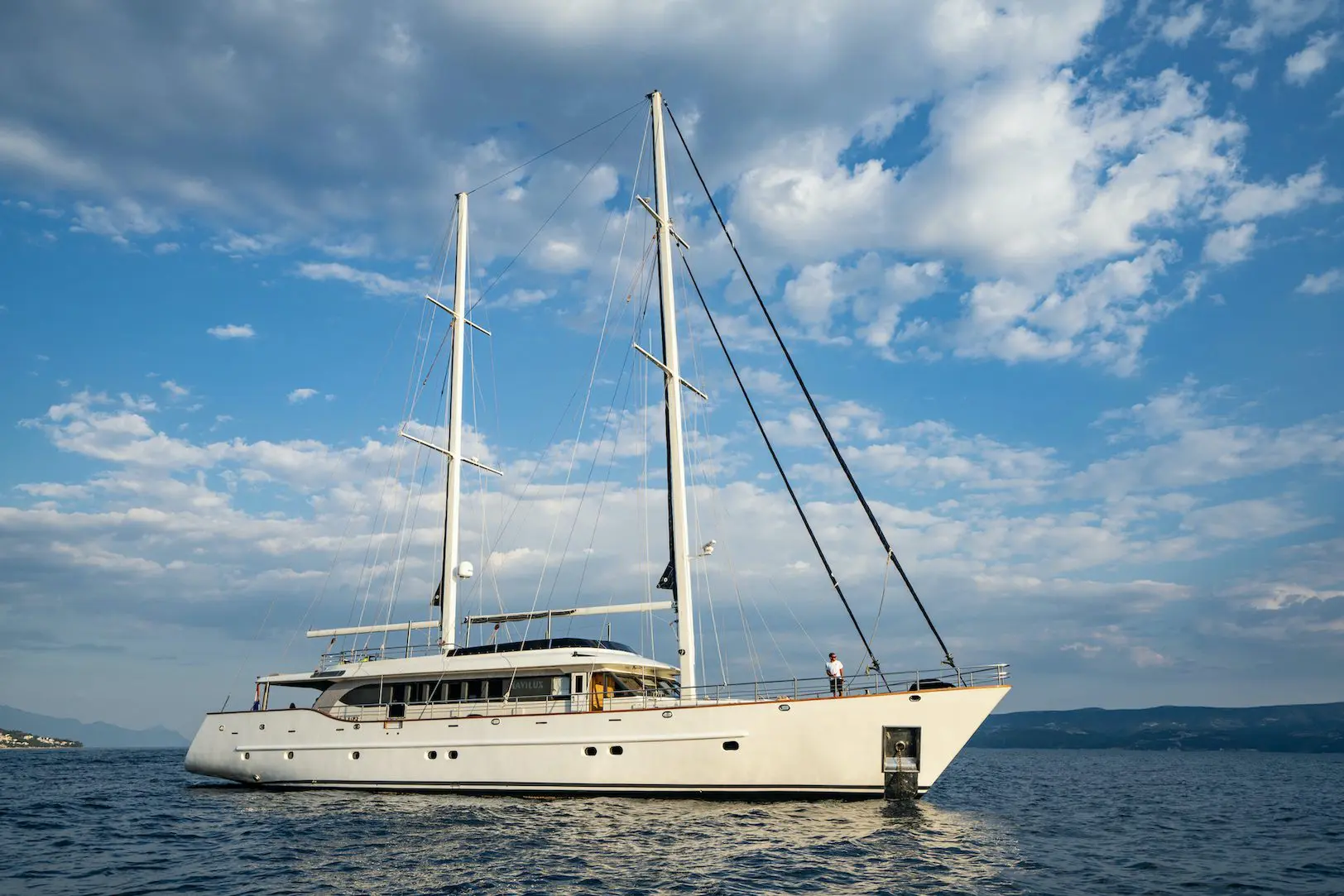 High Point Yachting - Navilux08_Navi_ext