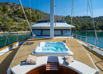High Point Yachting - Navilux11_Navi_ext