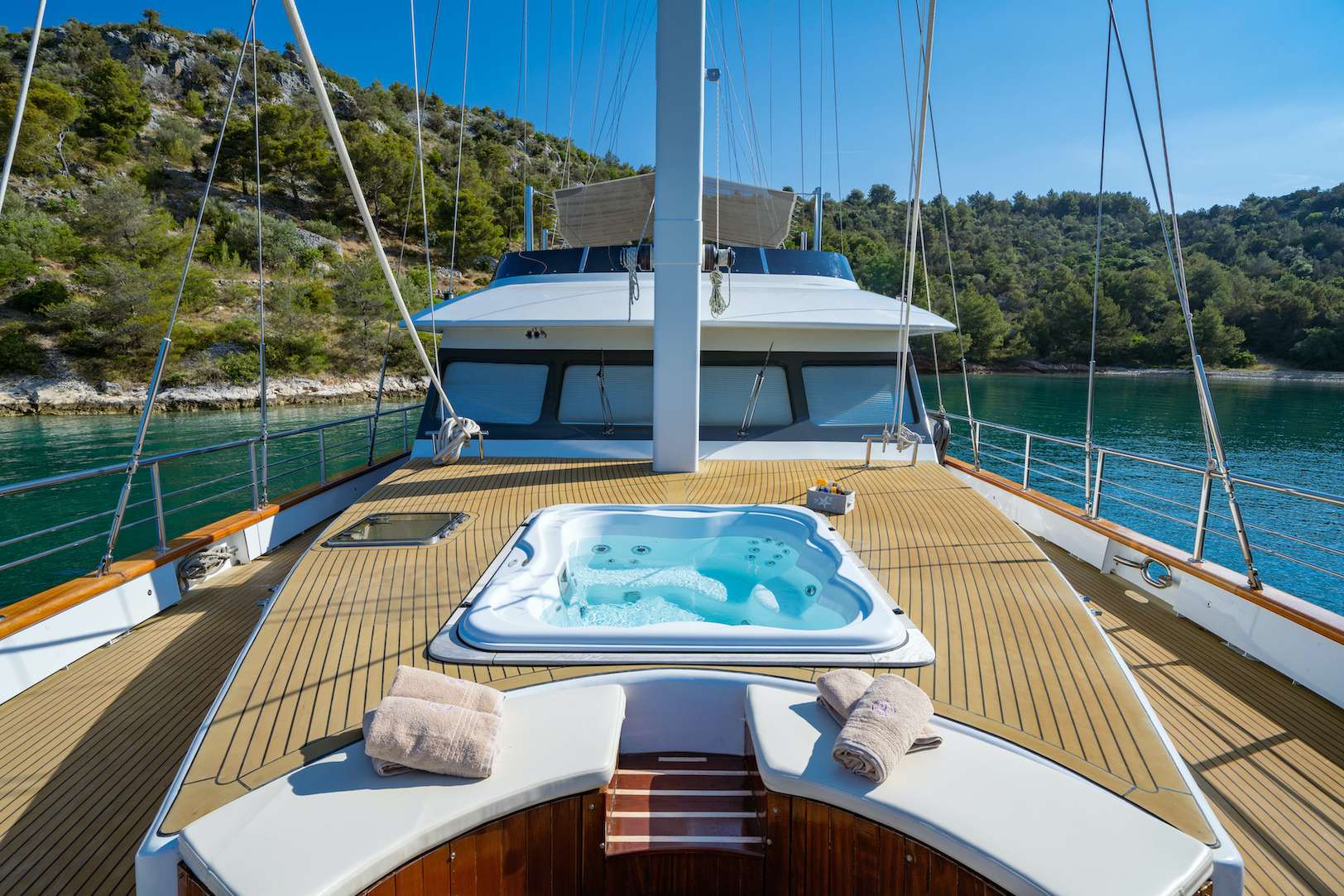 High Point Yachting - Navilux11_Navi_ext