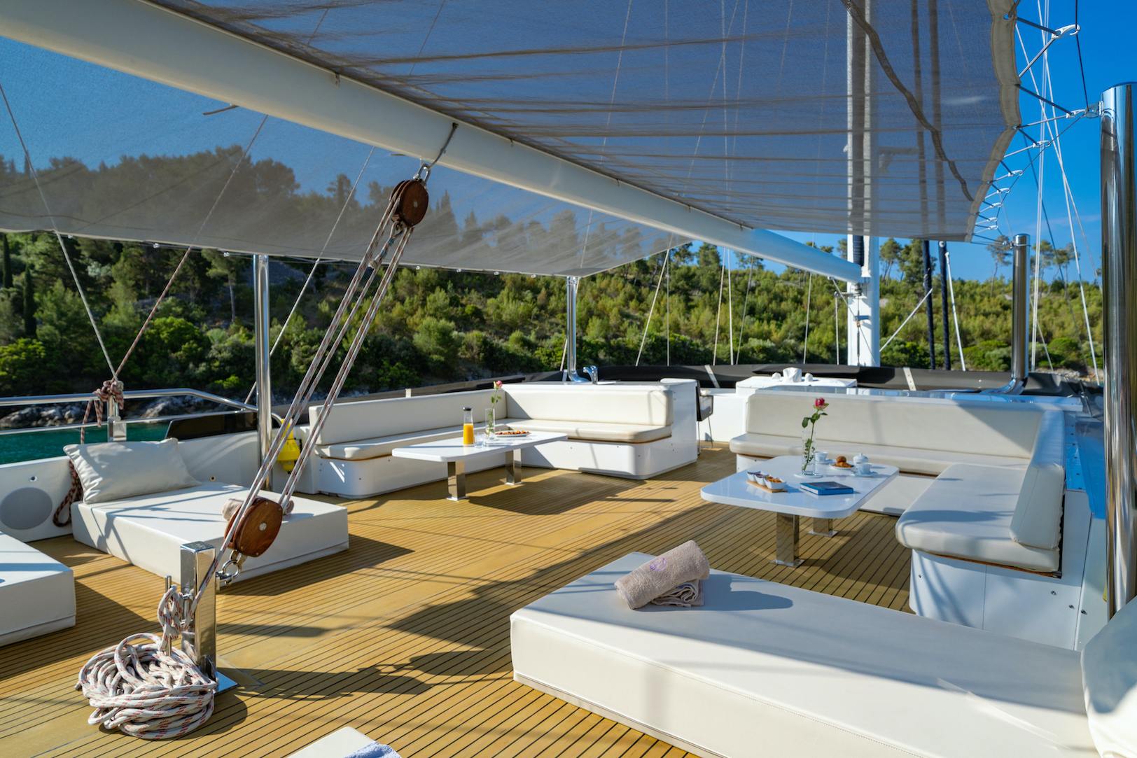 High Point Yachting - Navilux14_Navi_ext