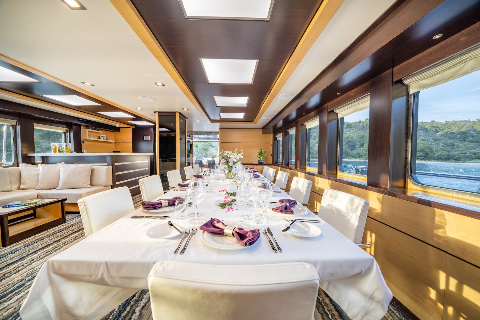 High Point Yachting - Navilux26_Navi_salon