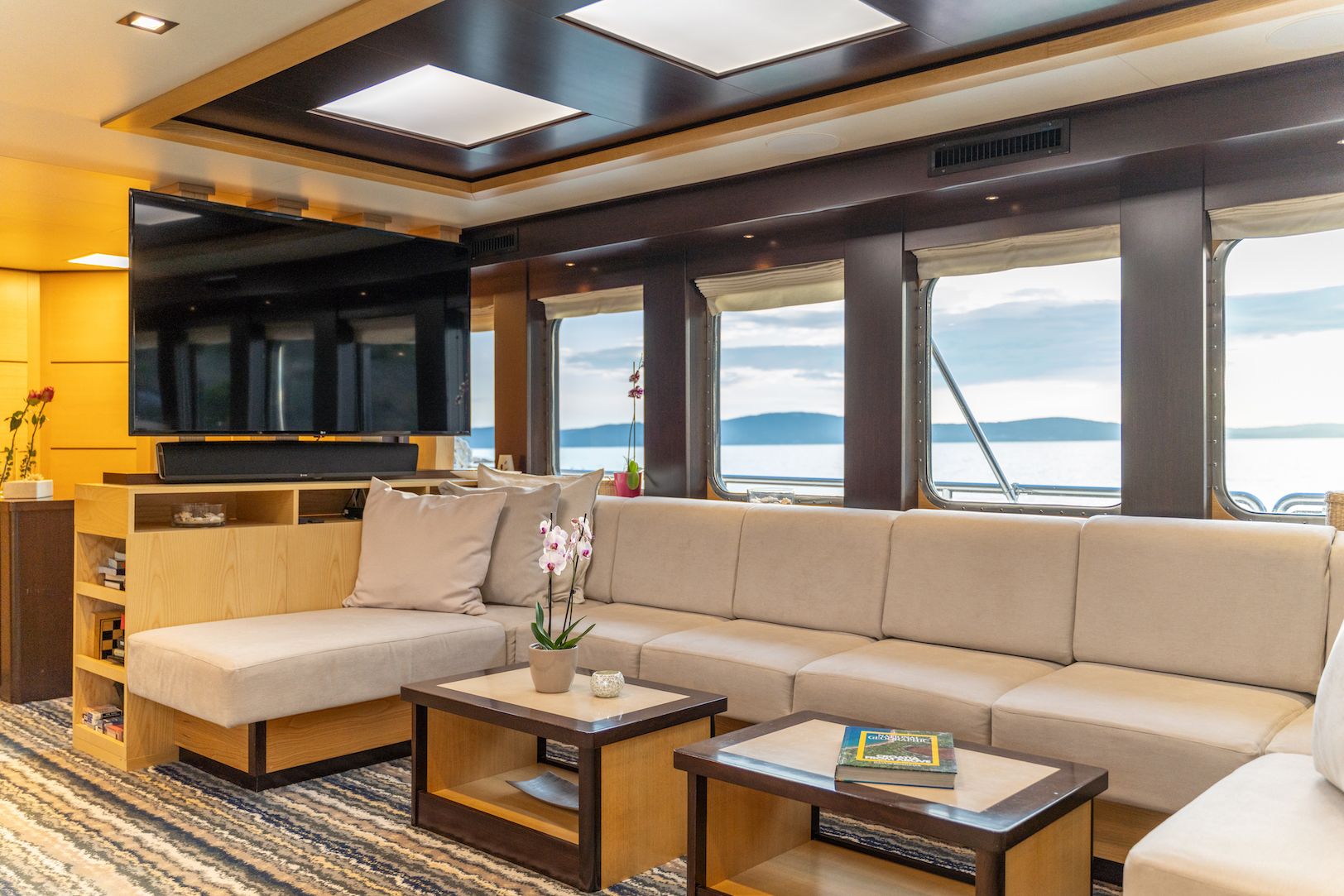 High Point Yachting - Navilux30_Navi_salon