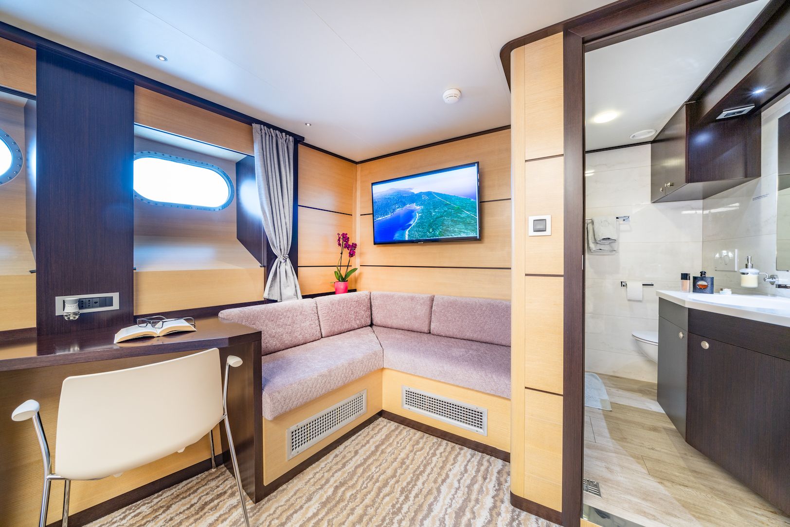 High Point Yachting - Navilux35_Navi_master_A_Natalie