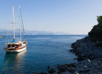 High Point Yachting - Serenity 7007_At-Anchor