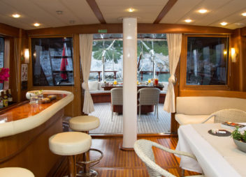 High Point Yachting - Serenity 7012_Saloon