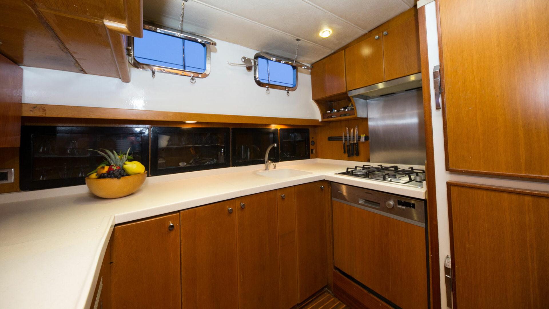 High Point Yachting - Serenity 7013_Galley-1