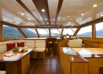 High Point Yachting - Serenity 8610_Salon-1