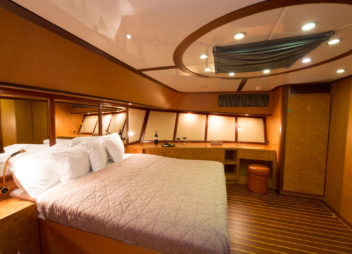 High Point Yachting - Serenity 8615_Master-Cabin-2