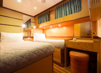 High Point Yachting - Serenity 8621_Twin-Cabin-1