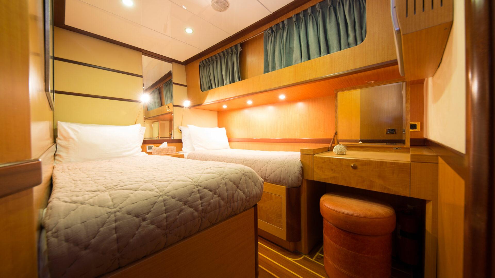 High Point Yachting - Serenity 8621_Twin-Cabin-1