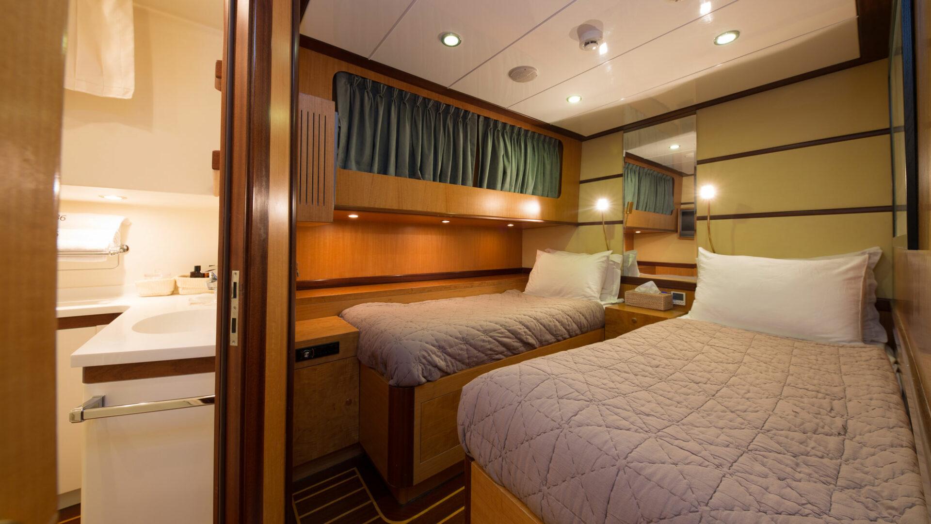 High Point Yachting - Serenity 8622_Twin-Cabin-2