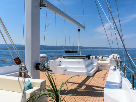 Upper deck on Aiaxaia