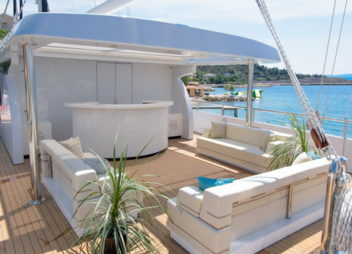 sailing yacht Aiaxaia sun deck