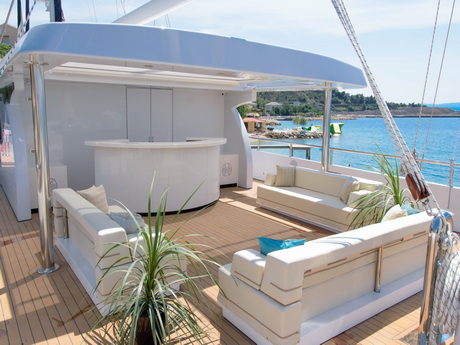 sailing yacht Aiaxaia sun deck