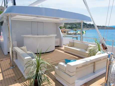 sailing yacht Aiaxaia sun deck