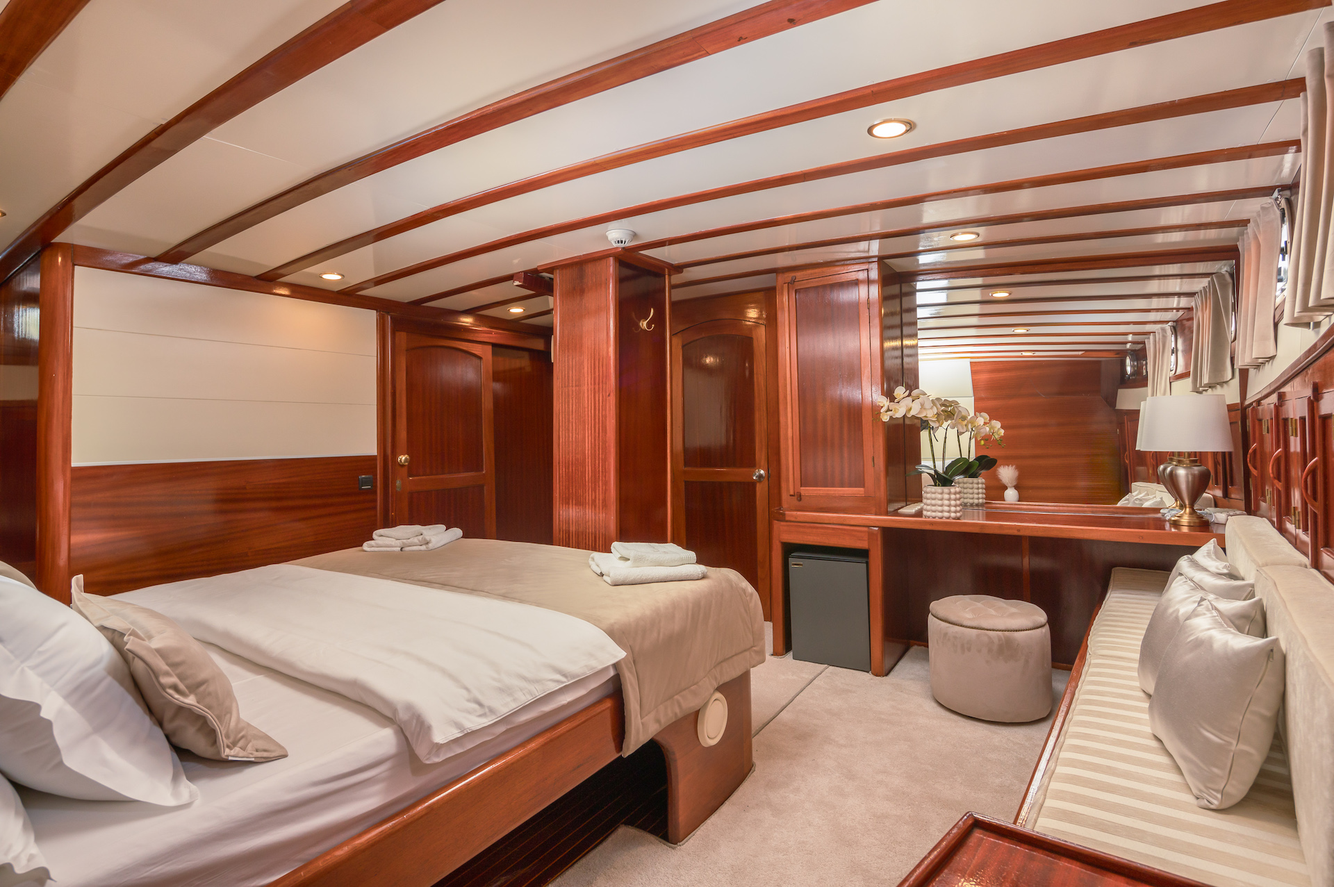 Adriatic yacht charter Kadena master cabin