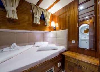 Adriatic yacht charter Linda cabin