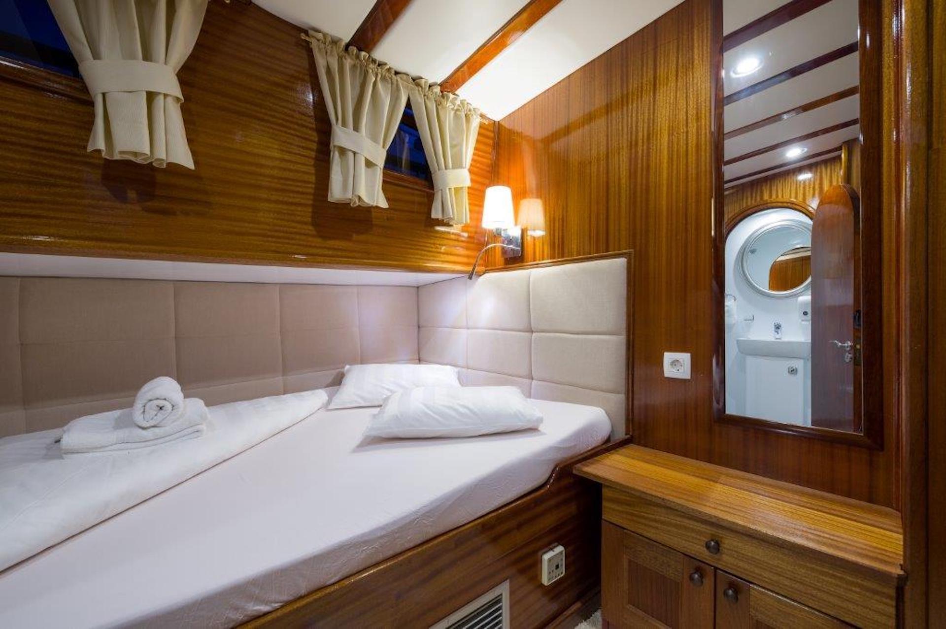 Adriatic yacht charter Linda cabin