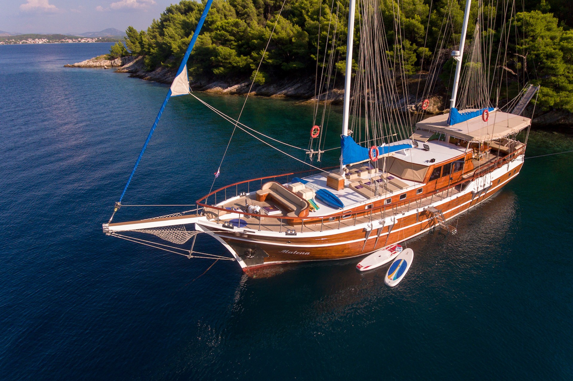 Adriatic yacht charter Malena anchor
