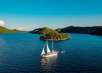 Adriatic yacht charter Maske sailing