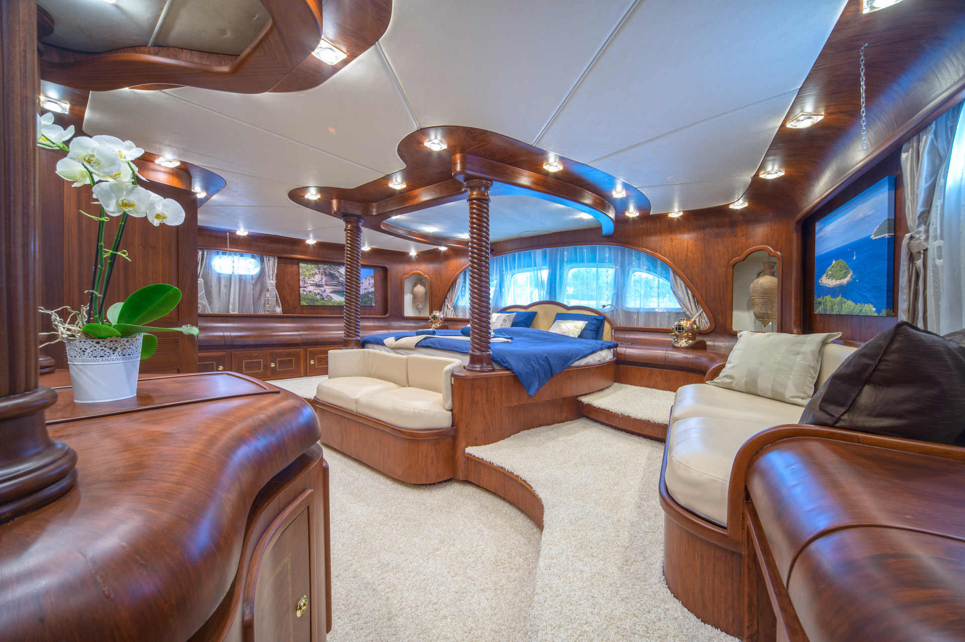 Alba master cabin yacht charter