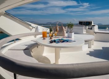 Amor flybridge yacht charter