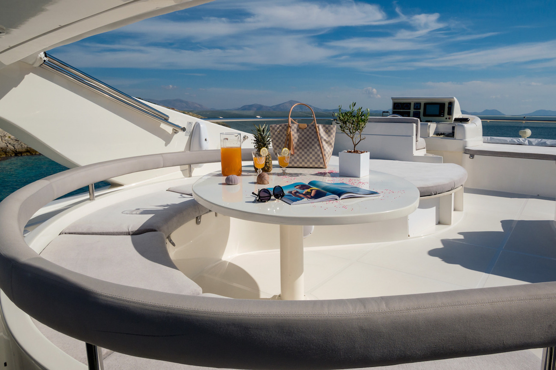 Amor flybridge yacht charter