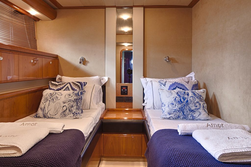 Amor yacht charter twin cabin