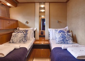 Amor yacht charter twin cabin