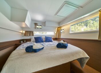 Catamaran charter double cabin Aura