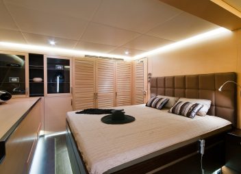 catamaran charter Ipharra double cabin