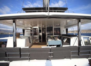 catamaran yacht charter Boom