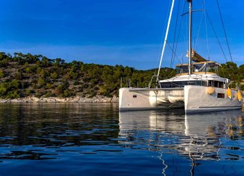 catamaran yacht charter Flo