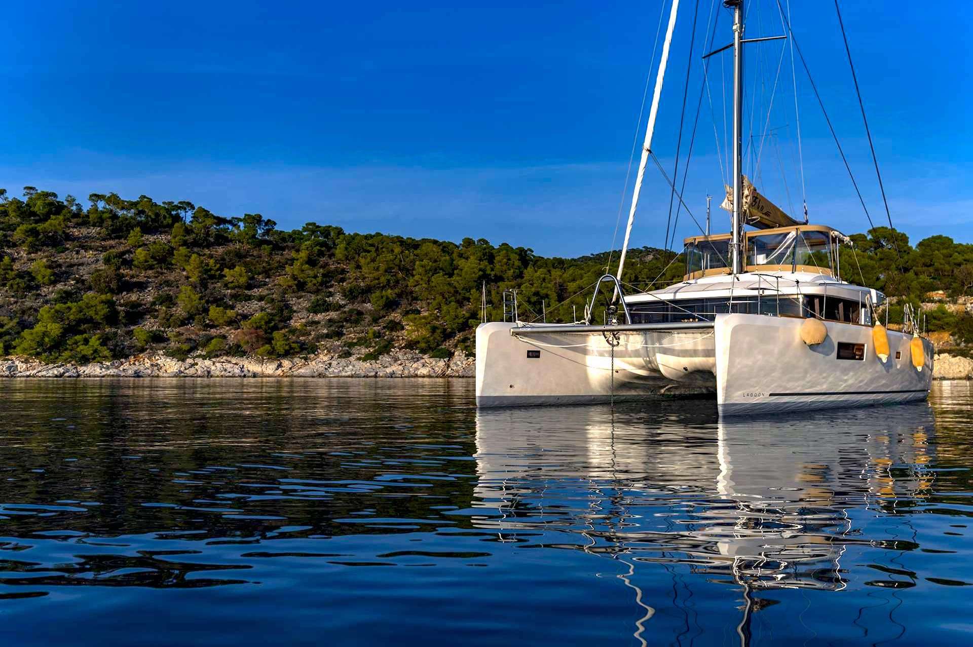 catamaran yacht charter Flo