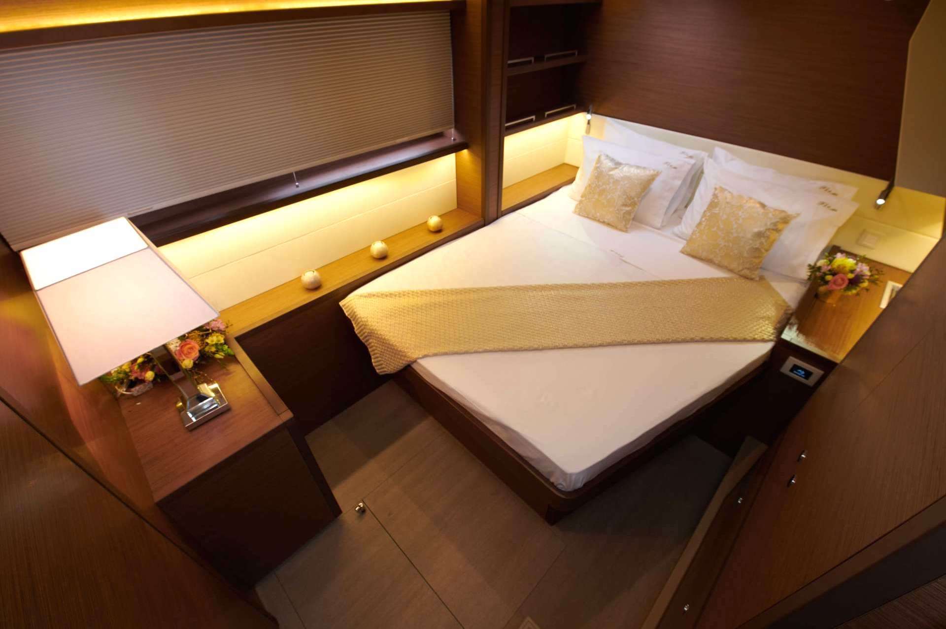 catamaran yacht charter Flo guest cabin