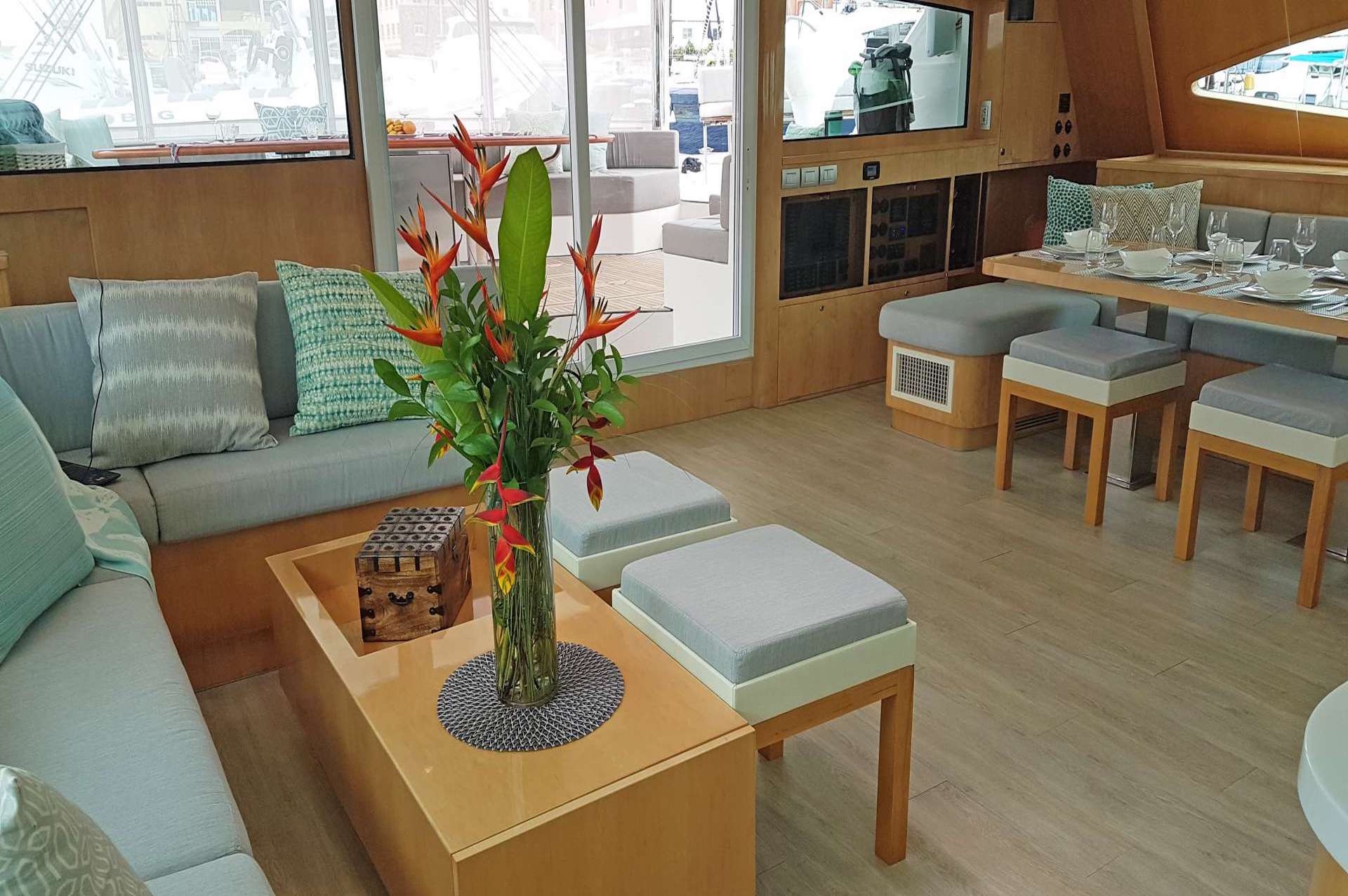 catamaran Laysan yacht charter saloon