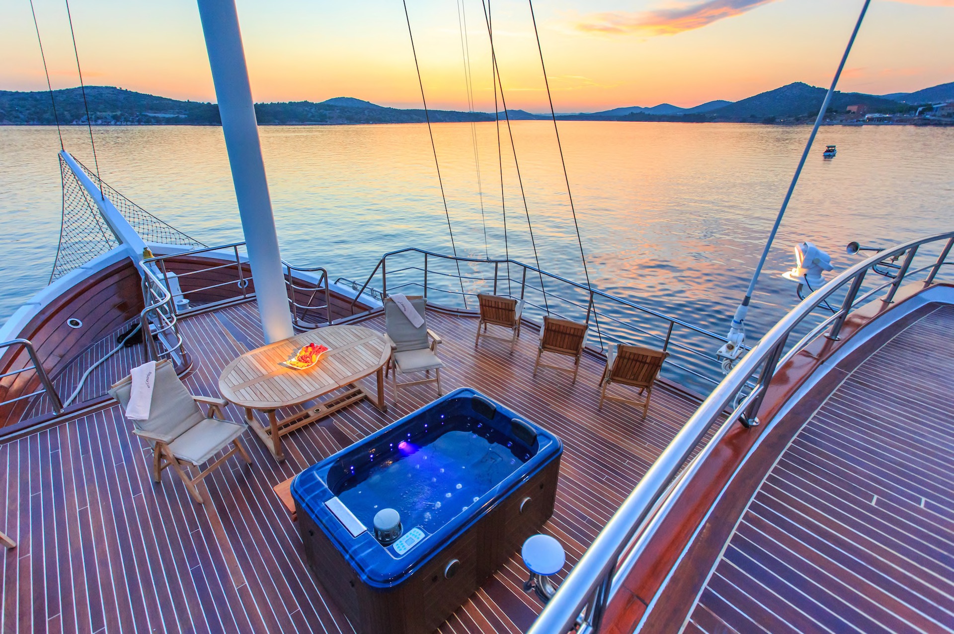 Cesarica yacht charter jacuzzi